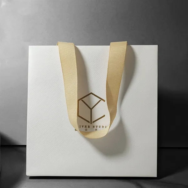 High-grade White Cardboard Shopping Bag