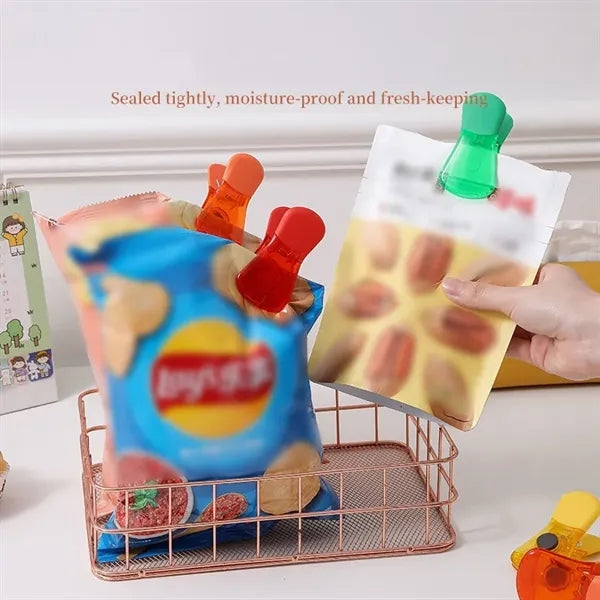 Magnetic plastic clip refrigerator magnet