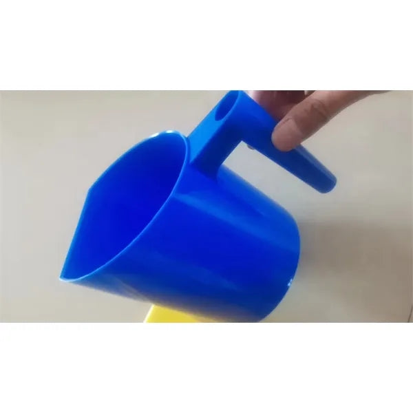 2QT Plastic Feed Scoop