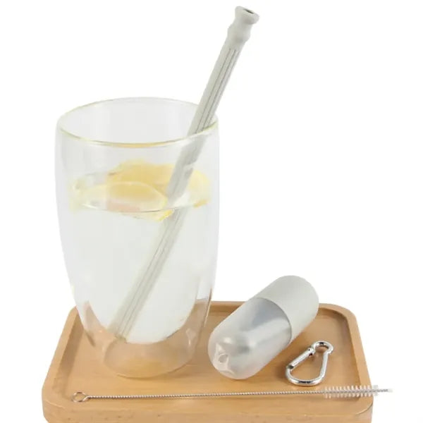Collapsible silicone straw with capsule case