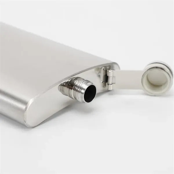 Sleek and Durable Outdoor Flask for Easy Transport