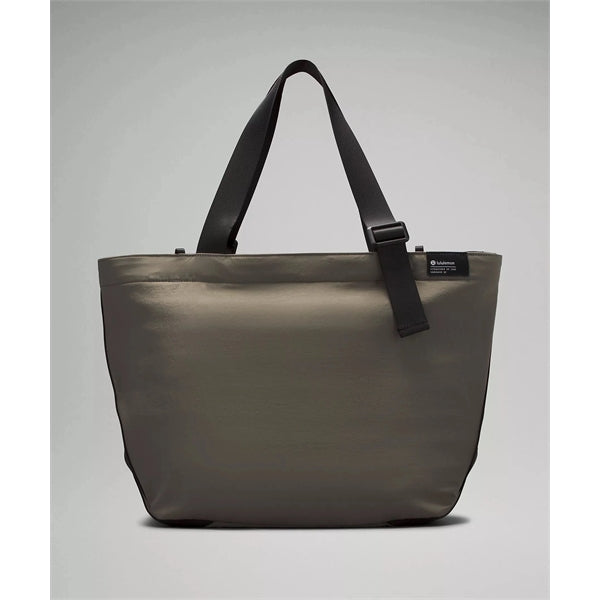 Clean Lines Tote Bag 22L