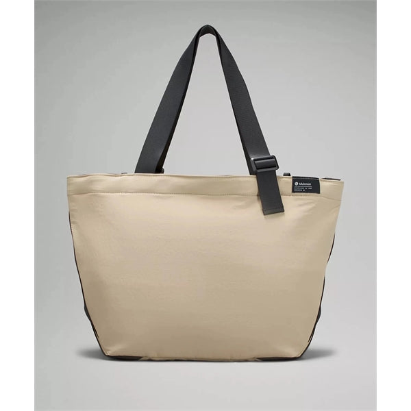 Clean Lines Tote Bag 22L