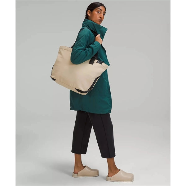 Clean Lines Tote Bag 22L