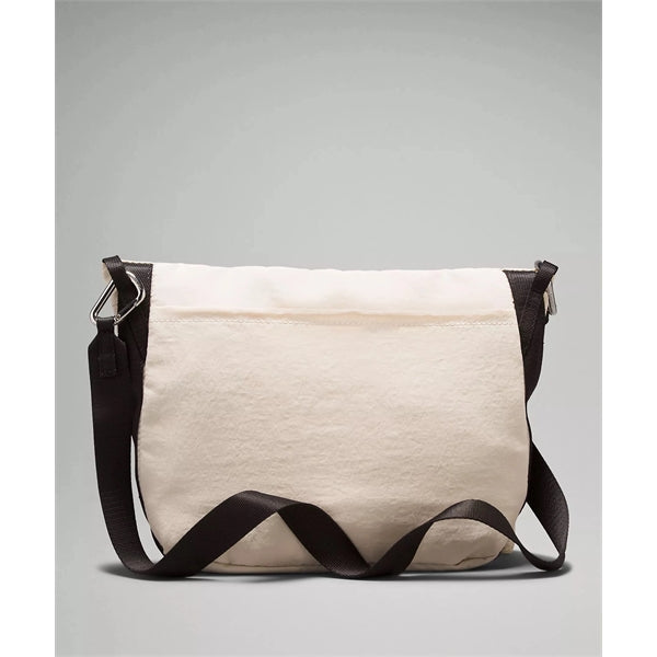 Clean Lines Crossbody Bag 2.8L