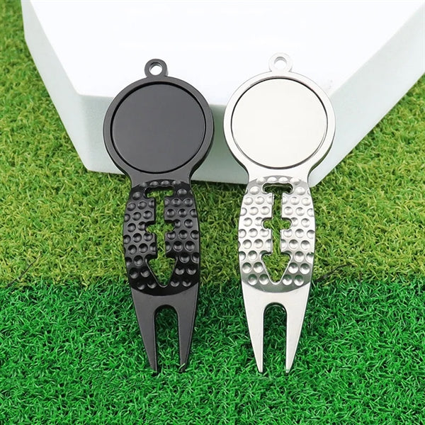 Golf Divot Tool With Arrow Line Stencil