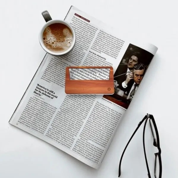 Wooden Credit-Card Magnifying LED Light (RATTLER)