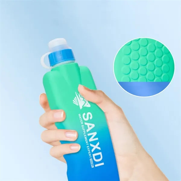 Curved close-fitting squeeze waist bag water cup