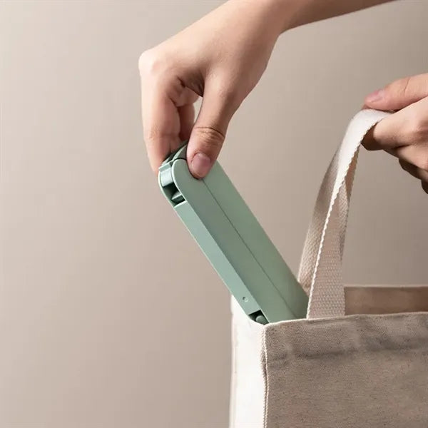 Plastic folding hanger