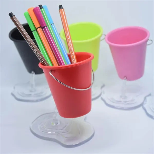 Floating pen holder