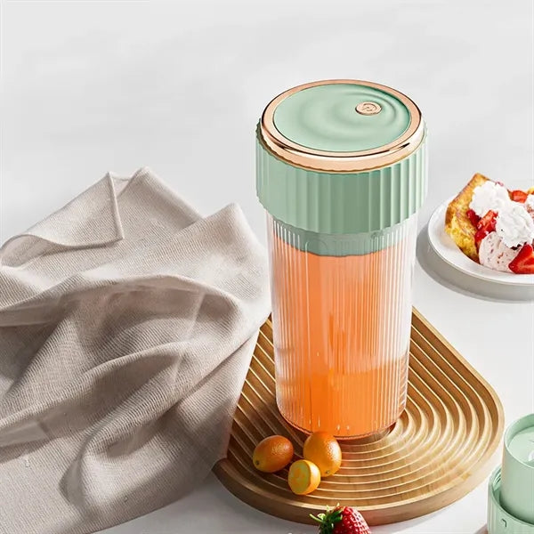 Mini Juice Mixer Cup with Lid, Electric Cordless Blender