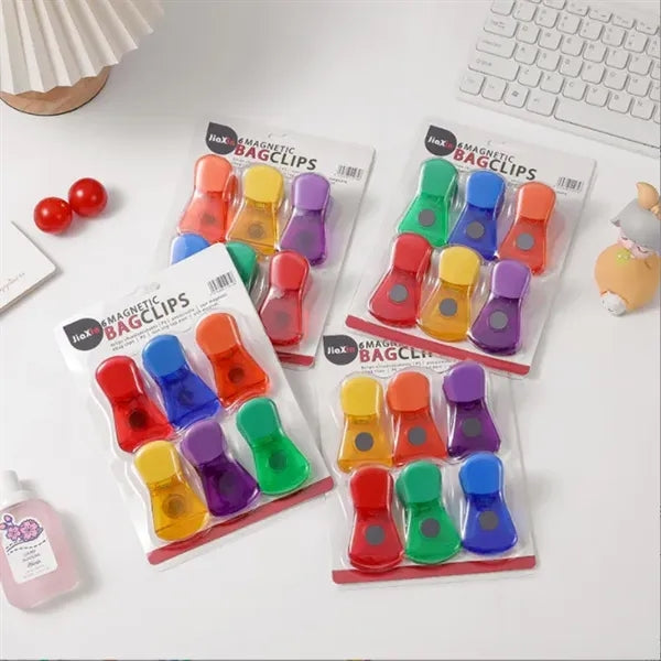 Magnetic plastic clip refrigerator magnet