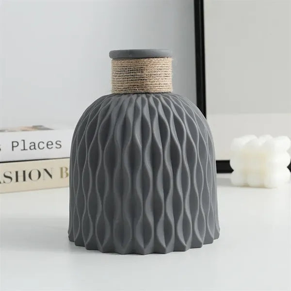 Grid Design White Porcelain Bottle
