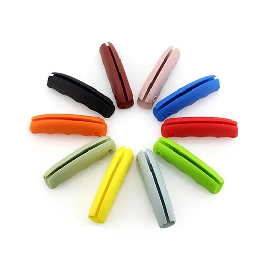 A device for extracting objects silicone carry handles