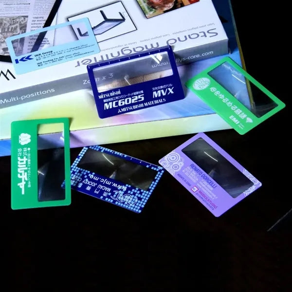Ultra-Thin Fresnel Card Magnifier