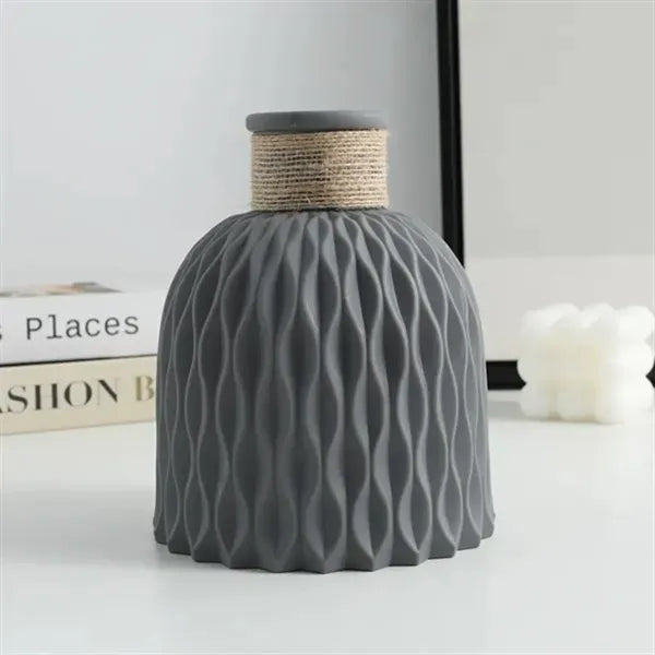 Grid Design White Porcelain Bottle
