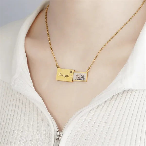 Photo box clavicle chain