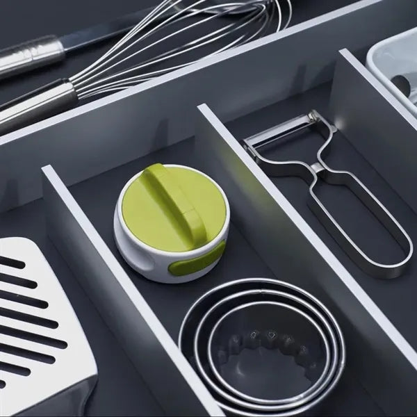 One-key rotating portable kitchen can opener
