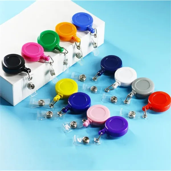 Retractable badge holder