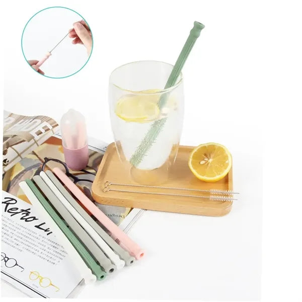 Collapsible silicone straw with capsule case