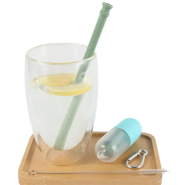 Collapsible silicone straw with capsule case