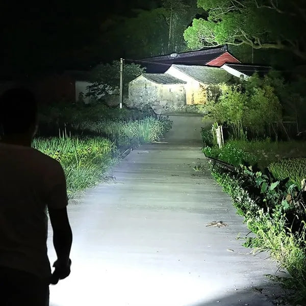USB DirectCharging and Telescopic Zoom Outdoor Flashlight