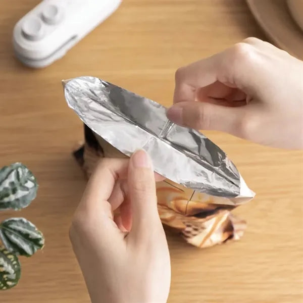 Rechargeable Mini Sealer With Magnetic Suction Hidden Blade