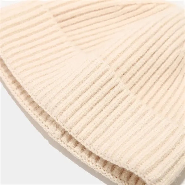 And fashionable knitted melon skin hat