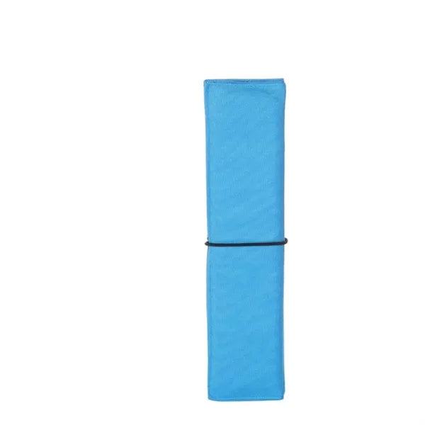 Waterproof picnic mat is foldable