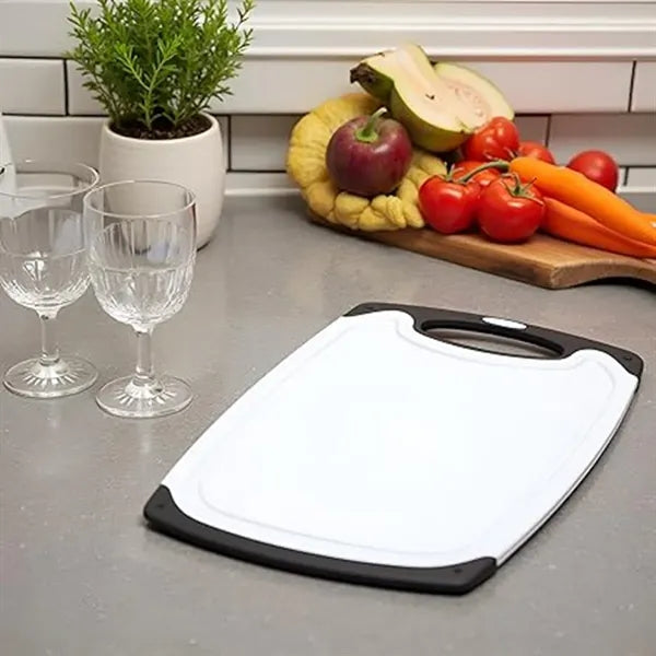 Plastic cutting board