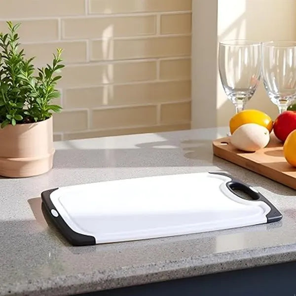 Plastic cutting board