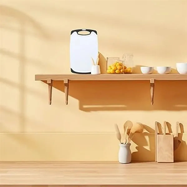 Plastic cutting board