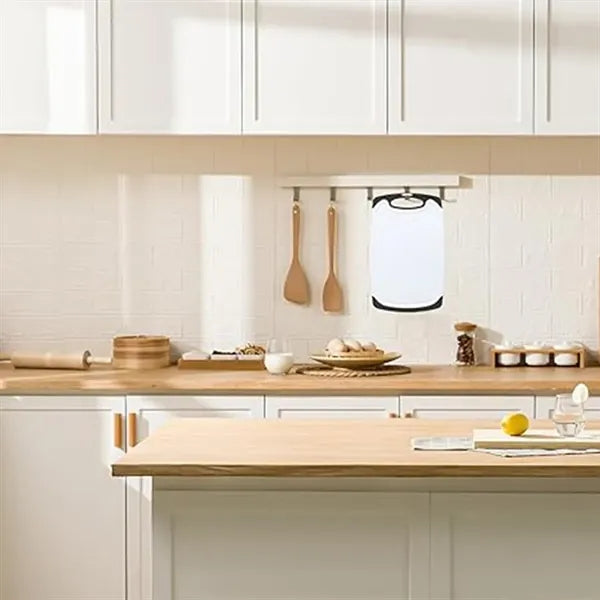 Plastic cutting board
