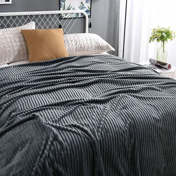 Solid Color Large Vertical Flange Velvet Blanket