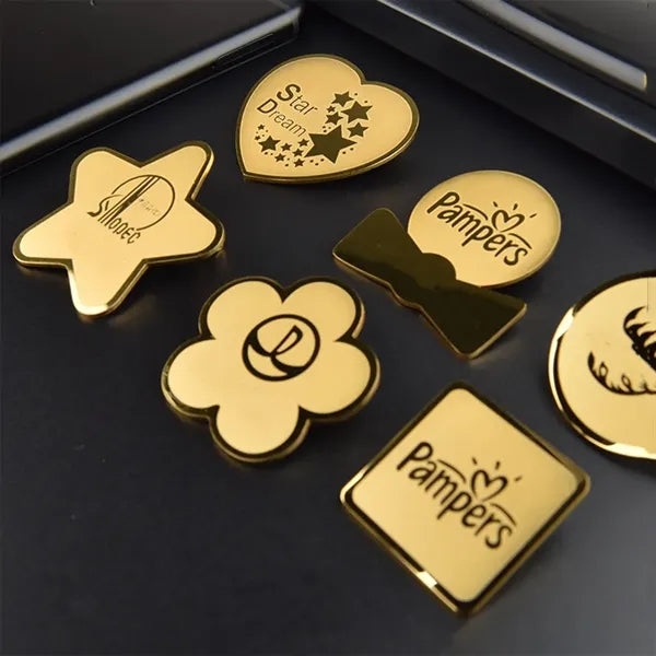 Karat gold round badge brooch